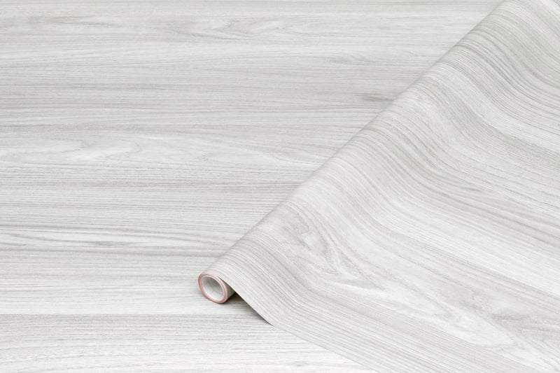 Samolepiaca fólia na nábytok d-c-fix Sangallo – Dekoratívna fólia so vzhľadom svetlosivého dreva do kuchyne, na skrinky a dvere – 90 cm x 2,1 m