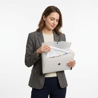 Dosar cu compartimente D.RECT A4 – organizator cu 12 compartimente și bandă elastică, alb, cu etichete colorate, material PP 3
