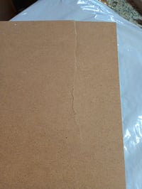 Nočný stolík duehome Iconic s 3 zásuvkami, biely (Blanco Artik), 40 x 33,5 x 56 cm, škandinávsky štýl — poškodená zadná doska (stav: pozri 2. obrázok) 2