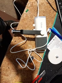 Dynamický mikrofón FIFINE MI13 USB/XLR, RGB, kardioidný, biely, na streamovanie a — chybný, na súčiastky: Nezapína sa (stav: pozri 2. obrázok) 2