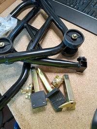 Suport Paddock Spate pentru Motocicletă VOUNOT cu Role, Capacitate 390 kg, Negru - Utilizat (stare: vezi a 2-a imagine) 2