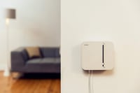 Bosch Smart Home Controller - Okosotthon rendszer központi vezérlőegysége, LCD kijelzővel, applikációval, fali rögzítéssel 7