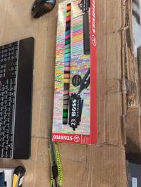 STABILO BOSS Original szövegkiemelő készlet asztali szett vegyes színek 8 fluo + 8 pasztell + 6 nature + 1 fekete marker tartóval — 22 db-os szett 4