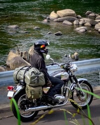 BORLENI Vízálló Motoros Hátsó Táska 50L - Túrázáshoz, Kerékpározáshoz, Kempingezéshez - Fényvisszaverő Nyeregtáska Olíva Színben 2