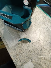 Distribuitor manual de îngrășăminte Adisipsoarin pentru acumulator Makita 18V, pentru semințe de iarbă și sare gemă — fără fisuri la rezervor în partea de sus (stare: vezi a 2-a fotografie) 2