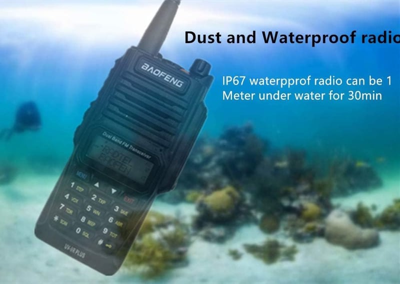 Baofeng UV-9R Plus 8W-os vízálló adóvevő, dupla sávos, FM rádióval és lámpával