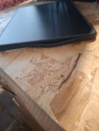 Klávesnicové puzdro Logitech Combo Touch pre iPad Pro 13" (M4/M5) 2024/2025 — vonkajší gumený kryt sa odlepuje (stav: viď 2. obrázok) 2