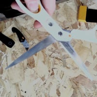Fiskars Amplify RazorEdge krojačke škare 21 cm, oštrica od nehrđajućeg čelika, bijelo-narančasta drška — Na oštrici (stanje: vidi 2. sliku) 3