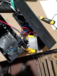 UPS APC Easy UPS BVX900LI 900 VA 480 W, AVR, indicatori LED — defect — defect, pentru piese: rupt (stare: vezi a 2-a imagine) 3