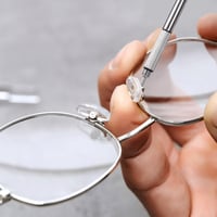 XIN-YUE Szemüveg Javító Készlet - 60 Pár Orrpárna 12 Stílusban, 80 Csavar, Csavarhúzó és Csipesz - Olvasószemüveghez és Keretekhez 2