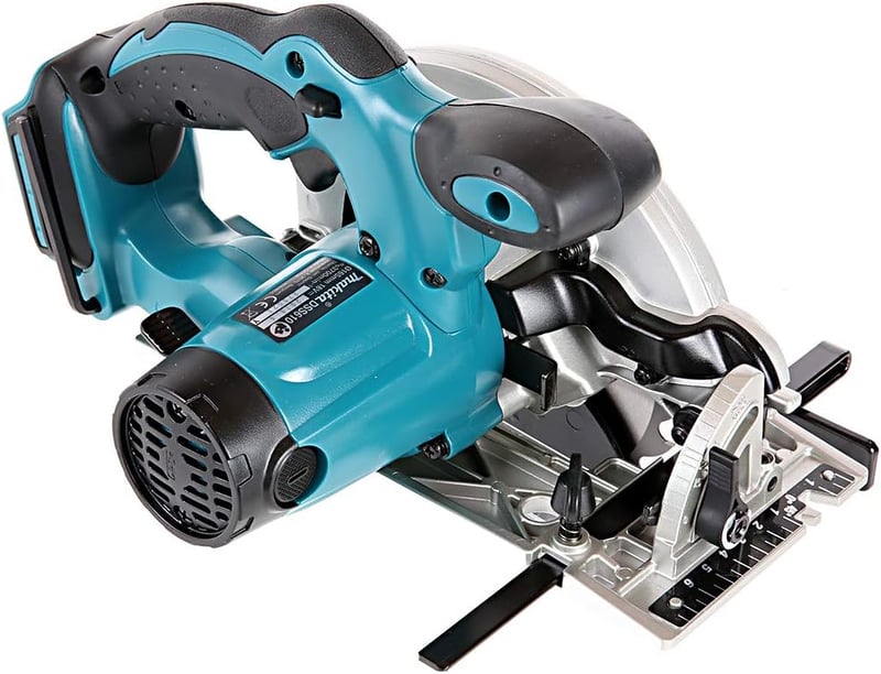Makita DSS610Z 18V Akkumulátoros Körfűrész Li-Ion - Gép Akkumulátor Nélkül, 3.7 RPM, 54W, Gumírozott Markolat, Ferdevágási Funkcióval