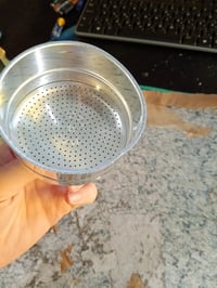 Pâlnie suport cafea De'Longhi 75,5 mm pentru cafetieră EMK9 Alicia cu 9 cești — ușor deformată în mai multe locuri, funcțională (stare: vezi imaginea nr. 2) 3