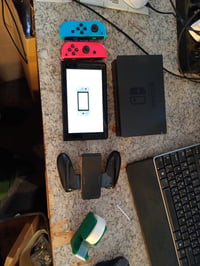 Herná konzola Nintendo Switch neónovo modrá a neónovo červená — chybná, čiastočne funkčná: Konzola nerozpozná pripojený modrý ovládač (stav: pozri 2. obrázok) 2