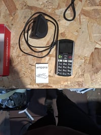 Mobilný telefón s tlačidlami Emporia SIMPLICITY pre seniorov, čierny, veľké tlačidlá, núdzové tlačidlo, 2-palcový displej, používaný 2