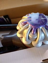 Aspirator fără fir Dyson V8 Advanced, 130 AW, autonomie 40 de minute, cu perie Motorbar pentru descurcarea părului, eliminarea părului de animale, portabil și 4