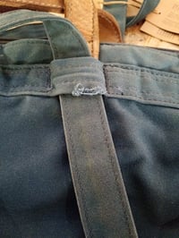 Geantă și rucsac unisex Fjällräven Totepack No.1 din material G-1000, albastru închis, cu mânere din piele, utilizat 4
