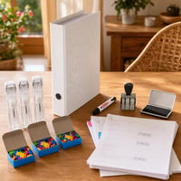 Set organizare birou: dozator + 450 agrafe + biblioraft A4 + marker + ștampilă dată + tușieră 1