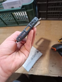 Látkový kryt MagSafe pre Apple iPhone 17 Pro, modrý – repasovaný, s kozmetickým poškodením — Poškodený (stav: pozri 2. obrázok) 4