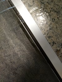 Plasă de țânțari cu deschidere Blinky 75010 pentru fereastră, aluminiu anodizat, gri, 50x70 cm — îndoită, plasă dezlipită (stare: vezi a 2-a imagine) 2