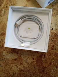 Bezdrôtové slúchadlá Apple AirPods Pro 2 s aktívnym potlačením hluku, režimom priepustnosti, personalizovaným priestorovým zvukom a nabíjaním cez USB-C 3