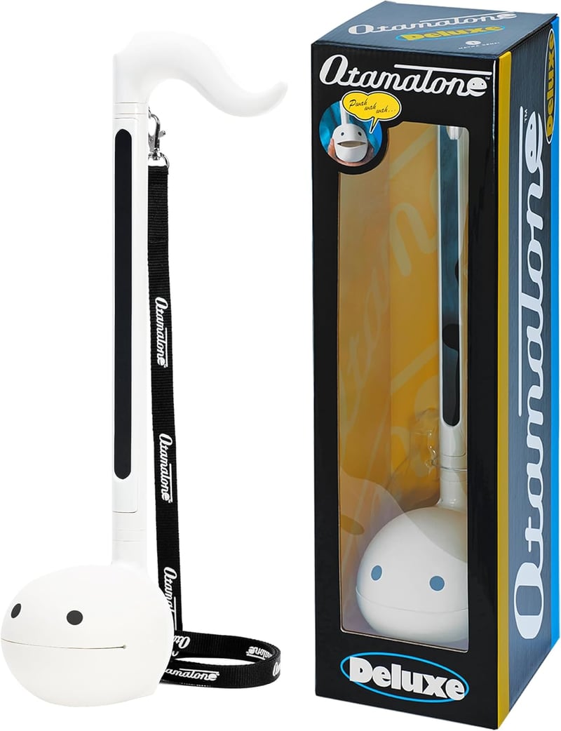 Hamee Otamatone Deluxe Zenélő Játékhangszer - Fehér Színben, 3 AA Elemmel, 45 cm-es Méretben, Különleges Angol Verzió
