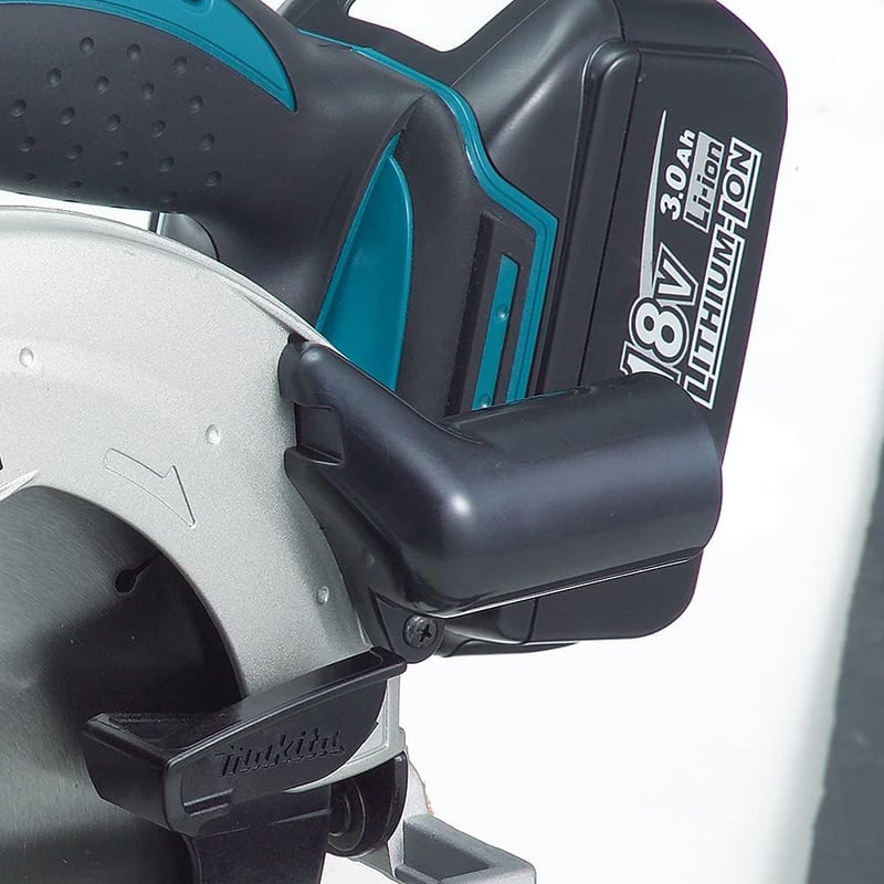 Makita DSS611Z 18V Akkumulátoros Körfűrész, LXT Sorozat, 3700 RPM, 165mm Fűrészlap, Kék/Ezüst, Csak Géptest