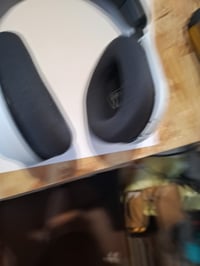Bezdrôtové herné slúchadlá Turtle Beach Stealth 600 biele PS5 PS4 PC Bluetooth 80-hodinová výdrž batérie 50 mm meniče používané 4