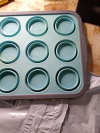 ZHUDALA Tavă din silicon pentru 12 brioșe cu ramă metalică, antiaderentă, fără BPA, pentru brioșe și negrese, alb-negru, utilizat 3