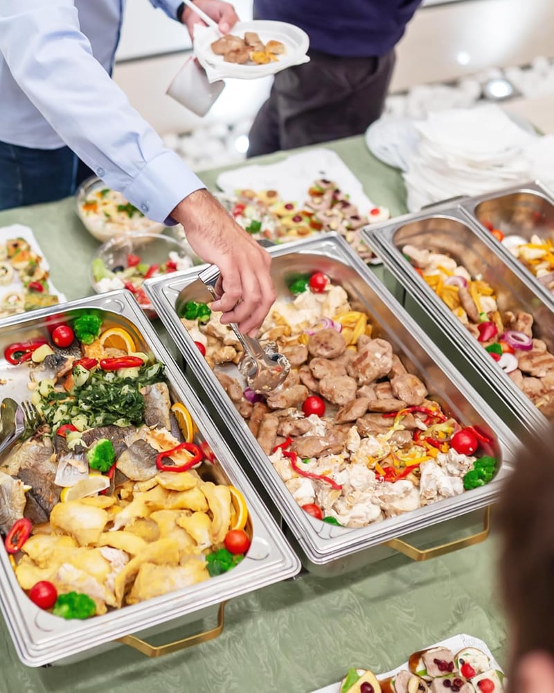 WENMILY 9L Rozsdamentes Acél Ételmelegítő Szett - 2 db Arany Színű Négyzetes Chafing Dish Tálalóedény Gördülő Peremmel, Partikra és Büféaszt