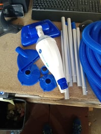 Set aspirator manual pentru piscină Gre AR20637Z Medium Vac pentru fundul piscinelor mici și mijlocii, cu furtun și accesorii, utilizat 3