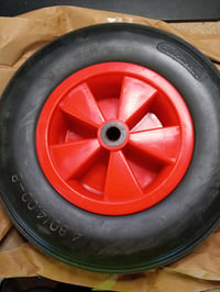 Roată de roabă Relaxdays 4.80/4.00-8 din cauciuc plin, jantă din plastic, anti-pană, capacitate portantă 100 kg, negru-roșu, roată de schimb 2