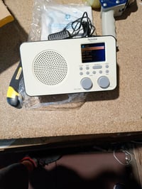 Prenosné internetové rádio TechniSat VIOLA 2 C IR DAB+ FM Wi-Fi, 2,4-palcový farebný displej — vnútri produktu sa pohybuje reproduktor (stav: viď 2. obrázok) 2