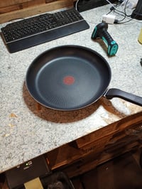 Panvica Tefal XL Force C38508, 32 cm, nepriľnavý povrch, indikátor Thermo-Signal, čierna — Deformovaná (stav: pozri 2. obrázok) 3