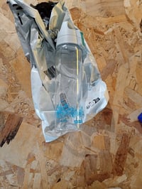 Športová fľaša SIGG Total Clear ONE MyPlanet Aqua Tritan 750 ml — na 1-2 miestach sú zvyšky lepidla (stav: pozri 2. obrázok) 4
