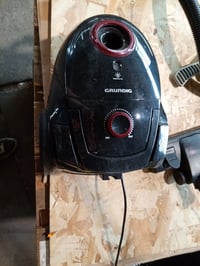 Vreckový vysávač Grundig VCC 3850 A 800 W 2,1 l čierna/červená — chybný, na náhradné diely: Nefunguje (stav: pozri 2. obrázok) 2