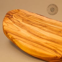 das Olivenholzbrett Olívafa Vágódeszka Természetes Széllel, 20x12 cm, Konyhai Fatálca, Kézműves Szervírozó Lap, Tartós Húsvágó Alap

AI: I'v 4