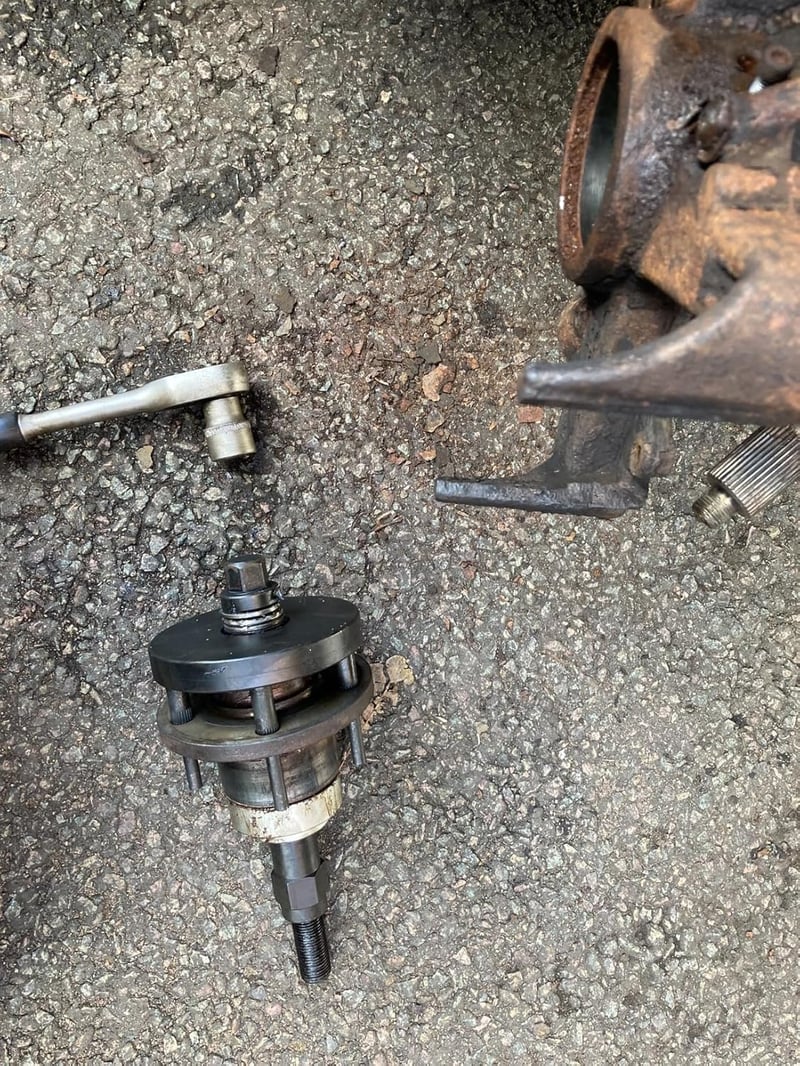 DAYUAN 18 részes kerékcsapágy szerelő készlet 72 mm - Audi, Seat, Skoda, VW modellekhez - Szénacél alkatrészek hordtáskával
