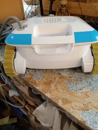 Robot de curățare pentru piscină BWT Cosmy 150 - curăță fundul, pereții și linia apei, pentru piscine de până la 10 m, potrivit pentru toate formele de piscină, ușor și 6