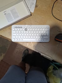 Bezdrôtová Bluetooth klávesnica Logitech Pebble Keys 2 K380s, biela, kompaktná, pre viac zariadení – Použitá, (stav: pozri 2. obrázok) 2