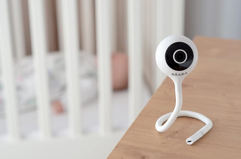 BÉABA Zen Connect Bébiőr - 1080p Full HD Kamera - Mobilhálózat és WiFi - Kétirányú Kommunikáció - Altatódalok - Fehér