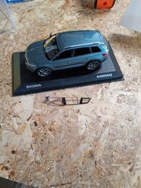 Skoda 565099300F7Y Kodiaq miniatűr modellautó 1:43 méretarány szürke gyűjtői fém kisautó (elengedett oldalsó (állapot: lásd a 2. képet) 2