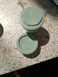 Dóza na müsli a jogurt Mepal Ellipse Mini, Nordic Sage, 300 ml + 120 ml – prasklina na vrchnej časti viečka (stav: pozri 2. obrázok) 2