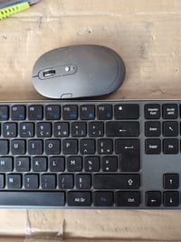 Set tastatură și mouse wireless Amazon Basics, dimensiune completă, 2,4 GHz, receptor USB — uzură minimă (stare: vezi a 2-a imagine) 4