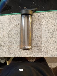 CamelBak Eddy+ ivópalack antracit/faszén színű, BPA-mentes, sporthoz és túrázáshoz, karcos külső, működőképes (állapot: lásd a 2. képet) 2