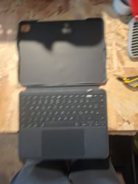 Klávesnicové puzdro Logitech Combo Touch pre iPad Pro 13" (M4/M5) — 1 tlačidlo vypadnuté a povrch je miestami poškodený (stav: pozri 2. obrázok) 6