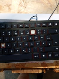 Klávesnica CHERRY KC 6000 Slim USB, čierna, nemecké rozloženie QWERTZ — chybná, na náhradné diely: chýbajú 2 klávesy (stav: pozri 2. obrázok) 3
