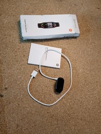 Smartwatch și tracker de fitness Xiaomi Smart Band 10 cu ecran AMOLED — defect, pentru piese: ecran spart și nefuncțional, curea (stare: vezi a 2-a poză) 2