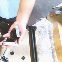 Výsuvná bezpečnostná zábrana Eyeleaf na schody a dvere, 0-150 cm, čierna, pre deti, mačky a psov, do interiéru aj exteriéru 2