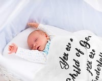 Keresztelői pelenka takaró bibliai idézetekkel - Egyedi keresztény ajándék babáknak 5