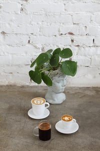 De'Longhi DLSC308 Porcelain Espresso Cups Set - 2 Handmade Ceramic Cups with Saucers, Microwave & Dishwasher Safe, 70 ml, White 2